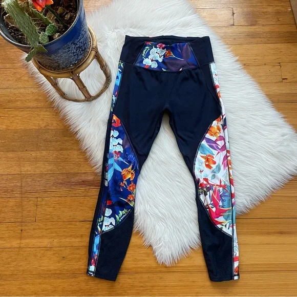 Athleta high waisted tropical print leggings size medium - Picture 4 of 12